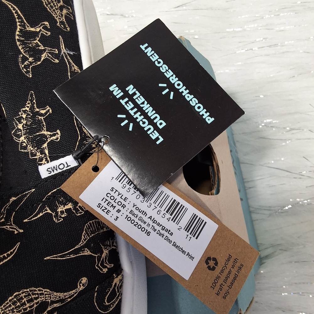 New TOMS Baja black glow in the Darck Dino Sketches print- size 3 Youth - Picture 7 of 7